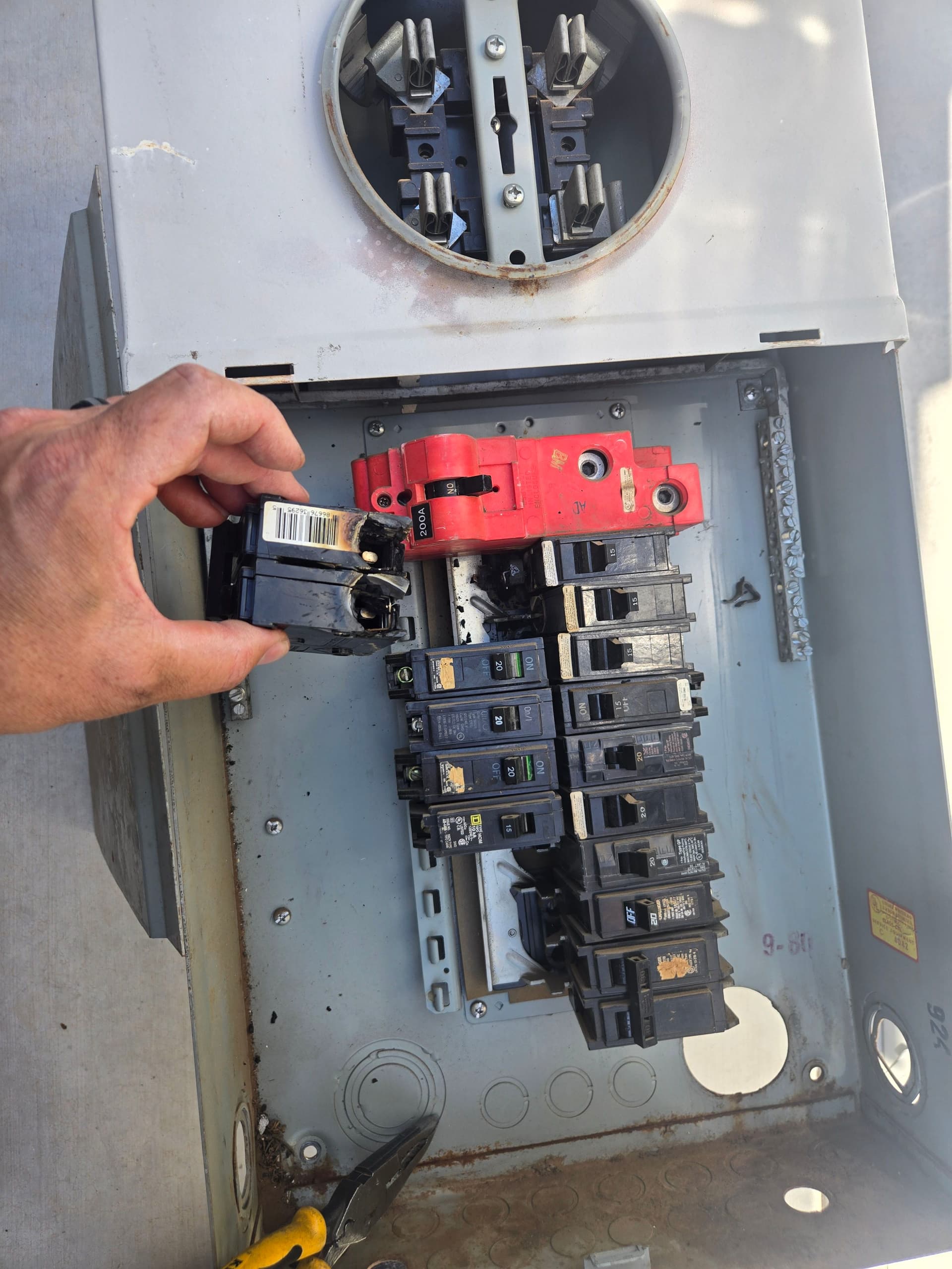 Gallery photos for Burnt and Arcing Panel Found in Glendale - No Warning Signs: Image #1