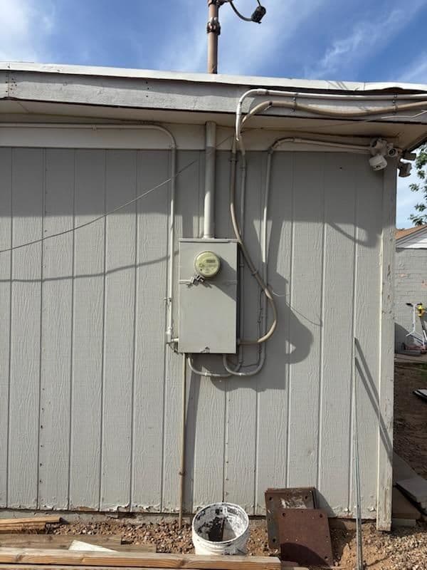Gallery photos for Burnt and Arcing Panel Found in Glendale - No Warning Signs: Image #5