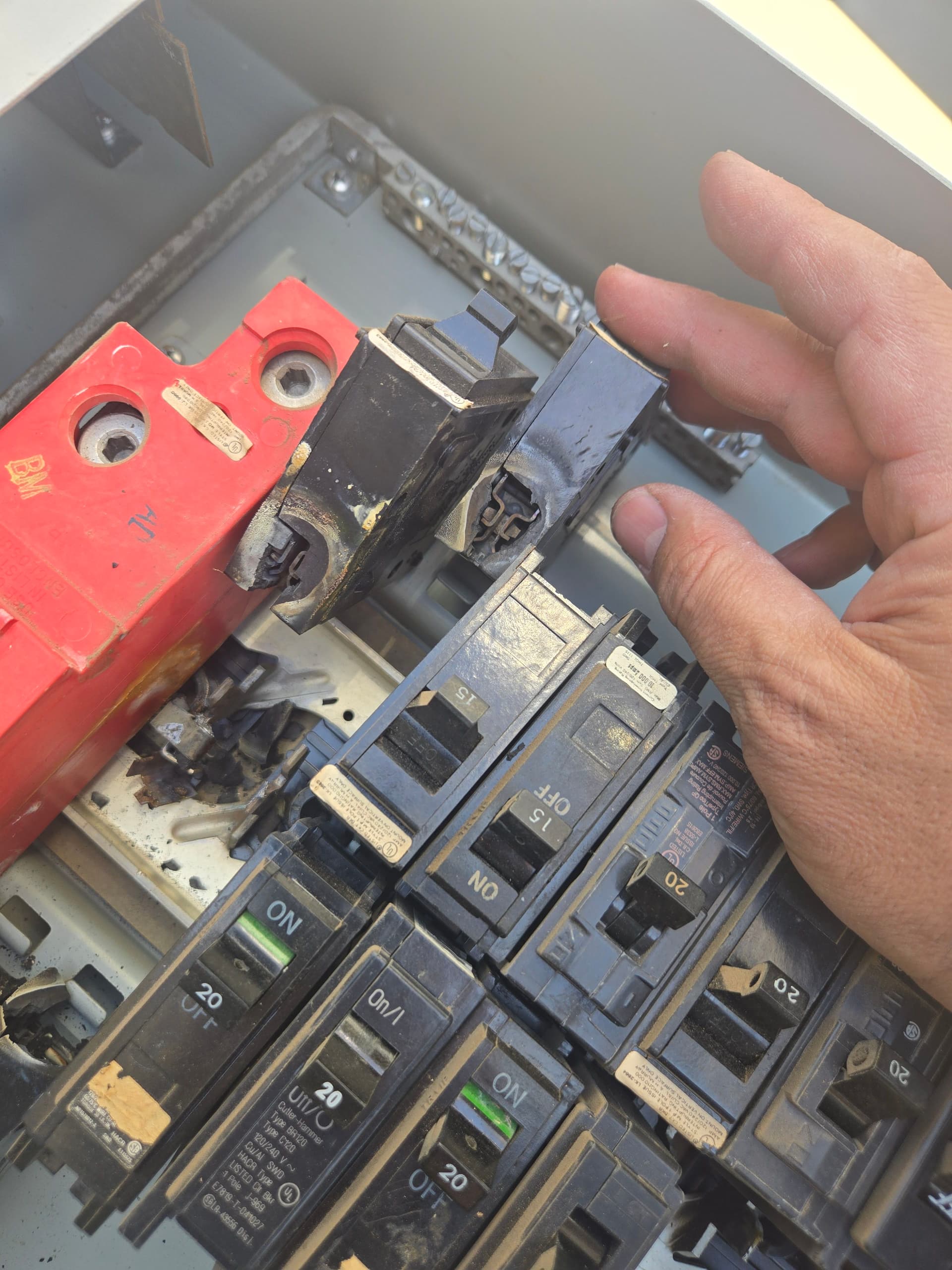 Gallery photos for Burnt and Arcing Panel Found in Glendale - No Warning Signs: Image #2