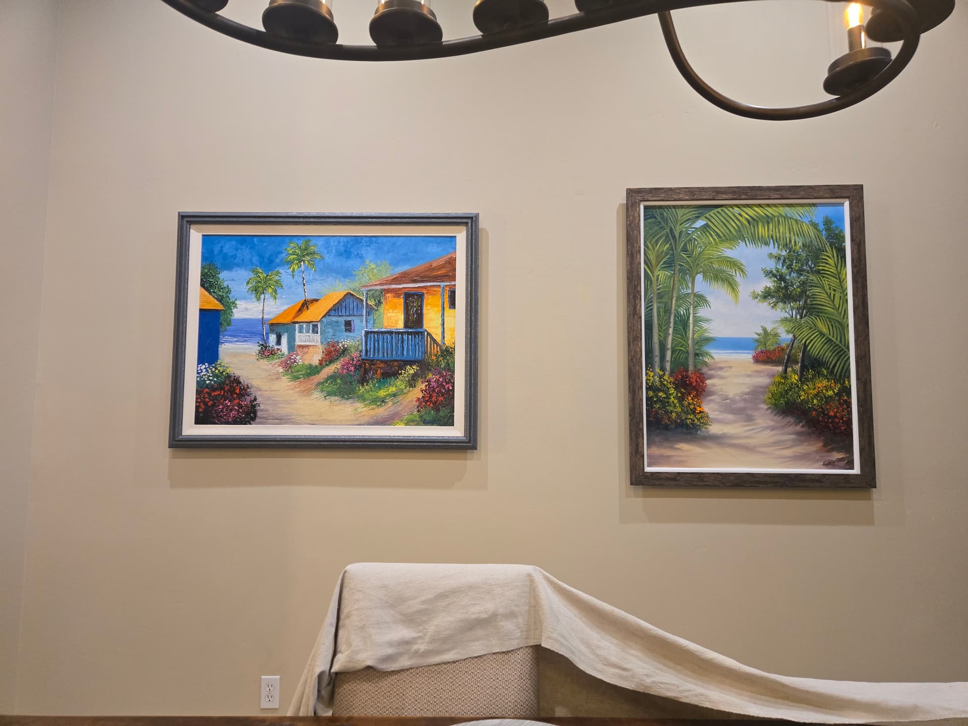 Gallery photos for Smart Art Lighting Installation in a Cozy Home: Image #7